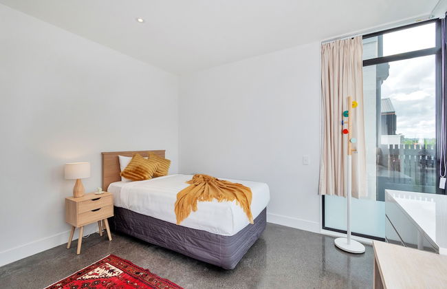 Wonderful Hobsonville Three Bedroom Home - Photo 2