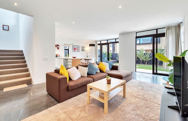Wonderful Hobsonville Three Bedroom Home - Photo 1