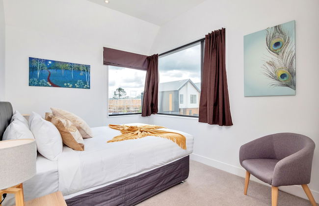 Wonderful Hobsonville Three Bedroom Home - Photo 3