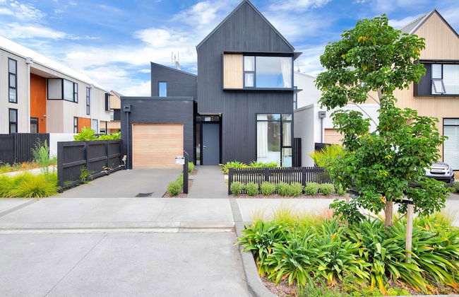 Wonderful Hobsonville Three Bedroom Home - Photo 25