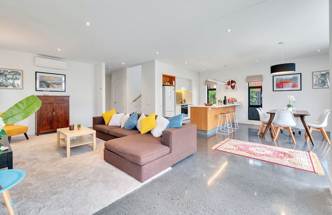 Wonderful Hobsonville Three Bedroom Home - Photo 14