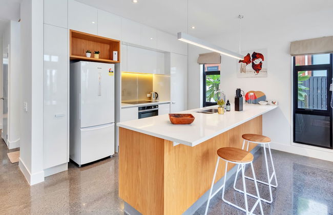 Wonderful Hobsonville Three Bedroom Home - Photo 11