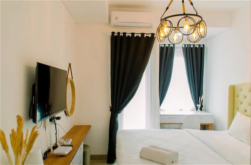 Photo 13 - Cozy Stay Studio Apartment At B Residence Near Aeon Mall