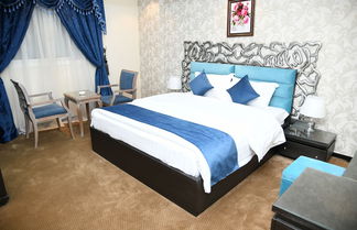 Photo 3 - Diva Hotel Suites