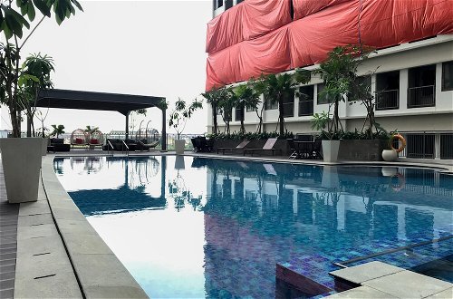 Photo 12 - Comfortable Pool View Studio Room At Gateway Park Lrt City Bekasi Apartment