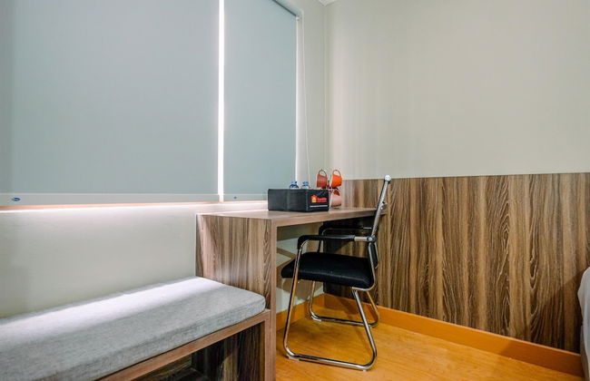 Comfortable Pool View Studio Room at LRT City Jatibening Apartment - Foto 9