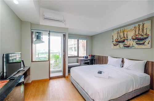 Foto 14 - Comfortable Pool View Studio Room At Gateway Park Lrt City Bekasi Apartment