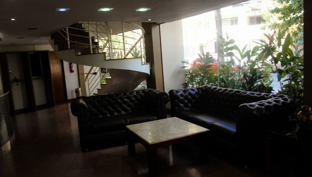 Coin salon dans le hall