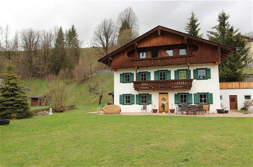 Foto 17 - Rustic Holiday Home near Ski Area in Hopfgarten im Brixental