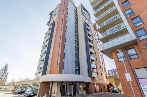 Foto 6 - Lovely Luxury 1-bed Apartment in Wembley