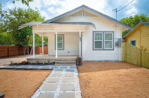 Photo 18 - 3br/2ba Remodeled House Near Downtown