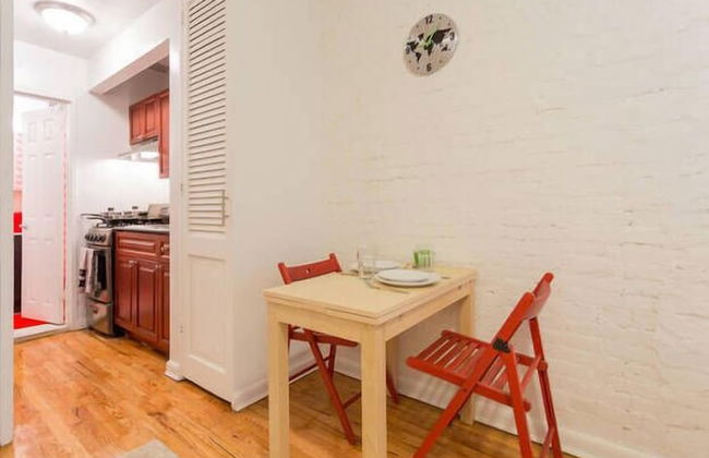 Beautiful Studio Near Central Park - Photo 7