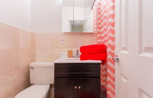 Beautiful Studio Near Central Park - Photo 11