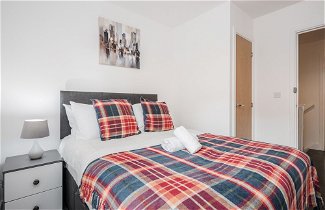 Photo 1 - Beautiful 3-bed Apartment in Romford