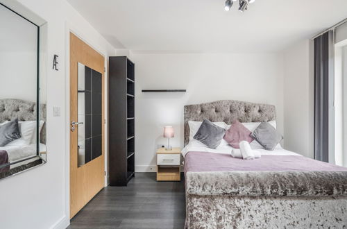 Foto 5 - Beautiful 3-bed Apartment in Romford
