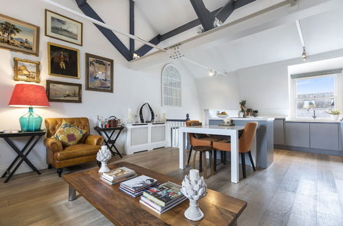 Photo 1 - Stylish 2 bed Battersea Home Located Just Across From the Famous Battersea Park