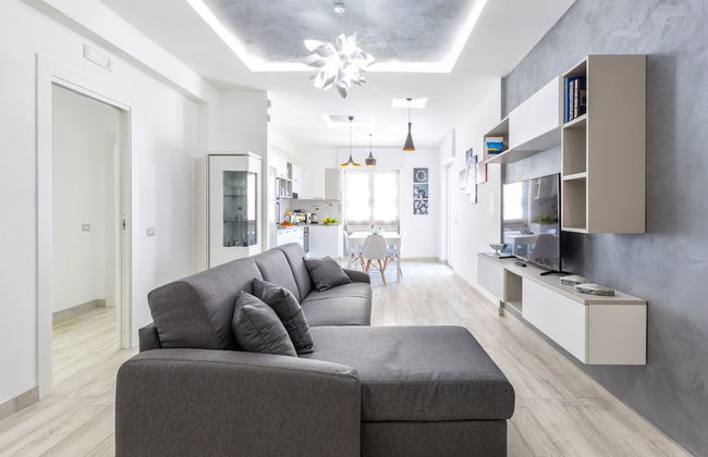 New & Stylish two Bedroom Apartment with Balconies - Photo 1