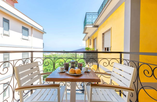 New & Stylish two Bedroom Apartment with Balconies - Photo 29
