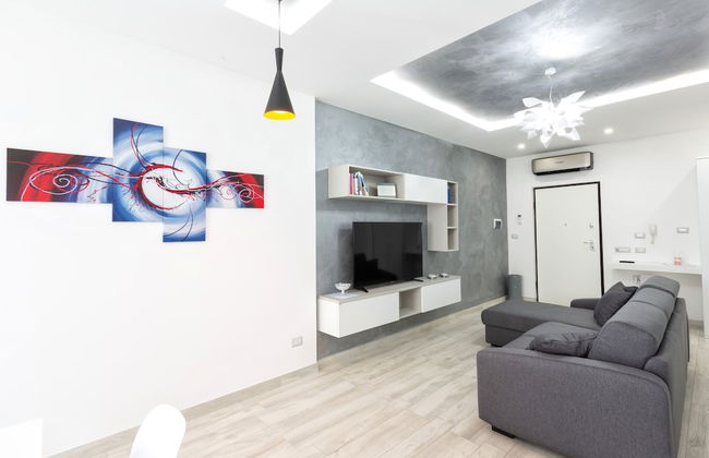 New & Stylish two Bedroom Apartment with Balconies - Photo 17