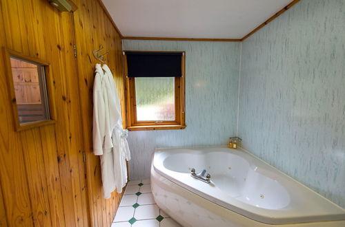 Foto 11 - Beautiful 5 Star Chalet With Sauna and spa Bath