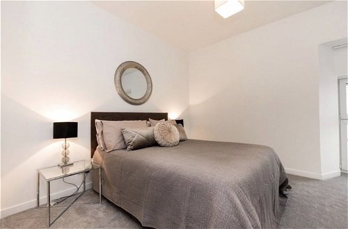 Photo 2 - Heart Of Aberdeen City Centre 3 Bedrooms Apartment