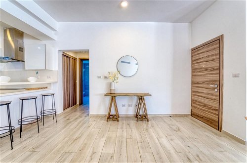Foto 9 - Unique Modern Apartment With Direct Beach Access