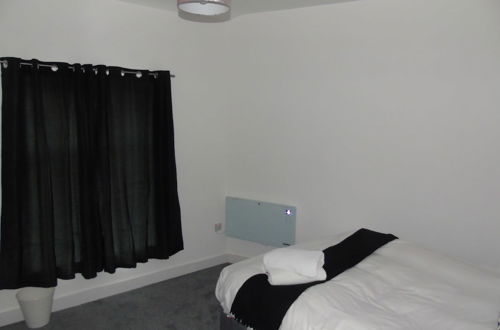 Photo 8 - Captivating 1-bedroom Apartment in Bolton