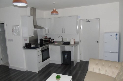Photo 18 - Captivating 1-bedroom Apartment in Bolton