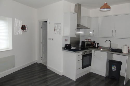 Photo 14 - Captivating 1-bedroom Apartment in Bolton