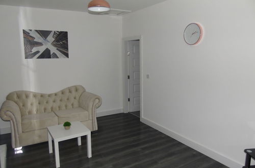 Photo 21 - Captivating 1-bedroom Apartment in Bolton