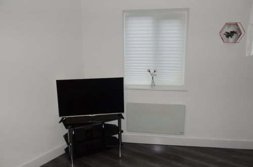 Photo 12 - Captivating 1-bedroom Apartment in Bolton