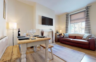 Photo 3 - Stayzo Stylish House Accommodation in Westminster