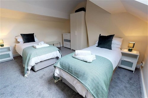 Photo 1 - Stayzo Stylish House Accommodation in Westminster