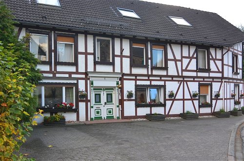 Foto 36 - Spacious Group Home near Winterberg & Willingen with Private Garden
