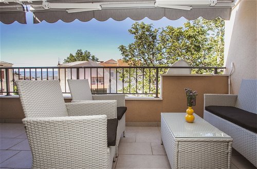 Photo 1 - A2 - Luxury apt w Terrace, Gym, Jacuzzi & Sauna