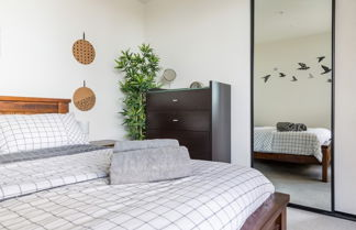 Photo 2 - Modern 1 Bedroom in Tranquil Parklands