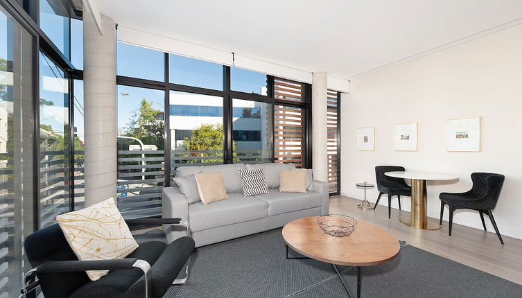 Photo 1 - Uber Chic Newtown Designer Pad H392