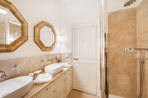 Foto 3 - A Prince in Rome Elegant Navona Terrace Apartment