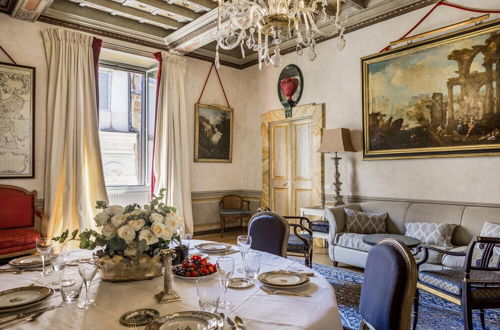 Foto 12 - A Prince in Rome Elegant Navona Terrace Apartment