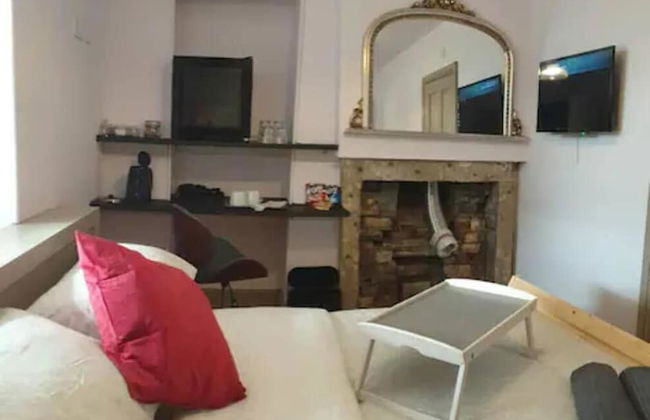 1700s Canalside Cottage Sleeps up to 12 Guests - Foto 2