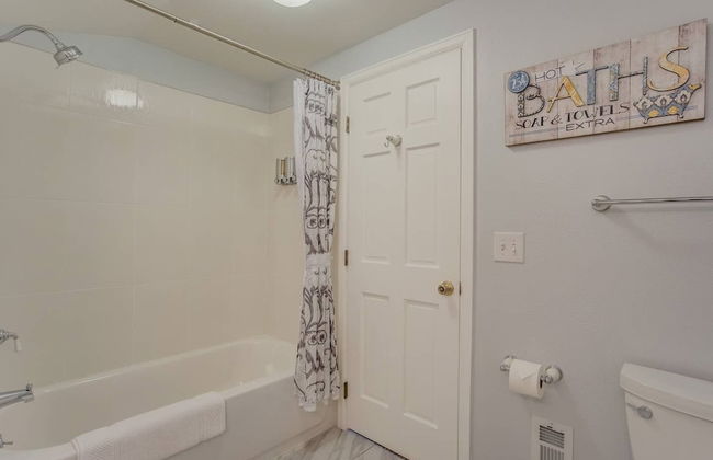 3 Bedroom Downtown with Firepit - Foto 30