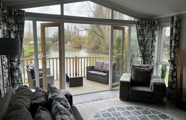 Beautiful and Tranquil Lakeside Lodge - Sleeps 5 - Foto 8