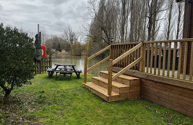 Beautiful and Tranquil Lakeside Lodge - Sleeps 5 - Foto 32