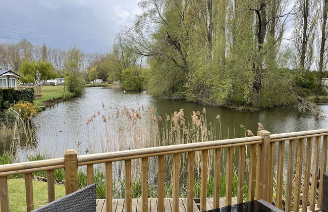 Beautiful and Tranquil Lakeside Lodge - Sleeps 5 - Foto 34
