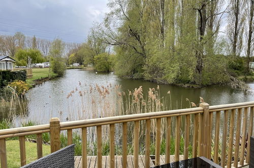 Foto 34 - Beautiful and Tranquil Lakeside Lodge - Sleeps 5