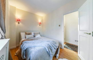 Photo 3 - Cozy & Stylish Apartment in Chelsea