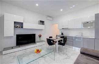 Photo 1 - Modern 1BR Apartment, Central Location