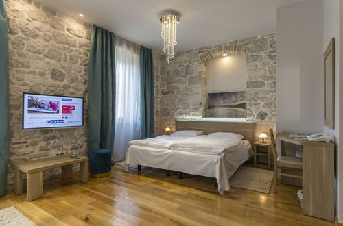 Photo 14 - Tifani Luxury Rooms 2