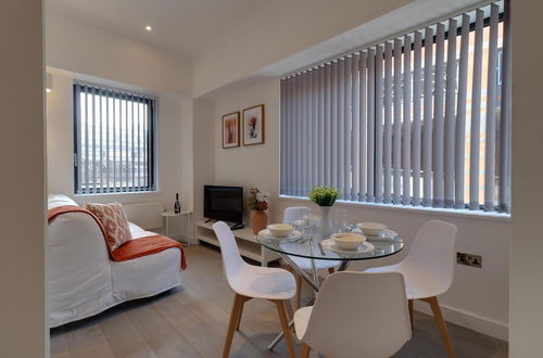 Photo 3 - Stunning 1-bed Apartment in the Heart of Slough