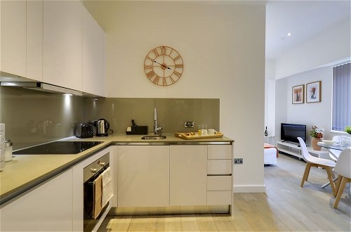 Foto 5 - Stunning 1-bed Apartment in the Heart of Slough